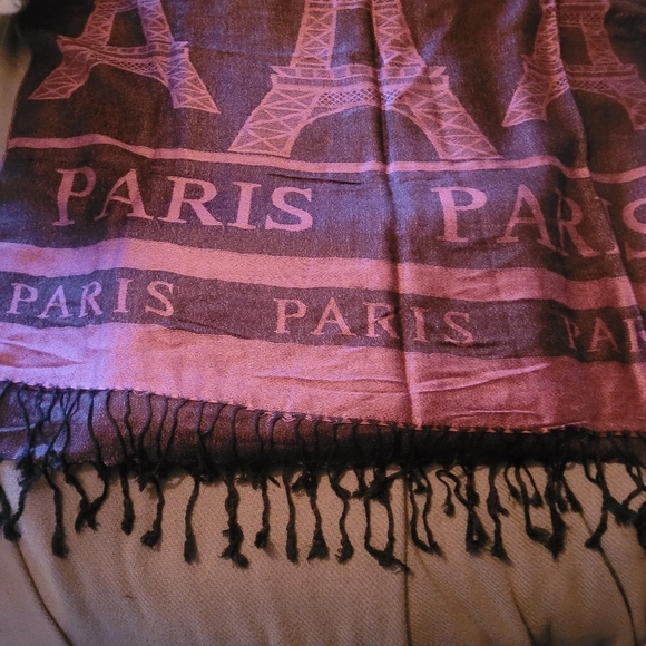 Purple Scarf With Eiffel Tower Print Design - Picture 4 of 4